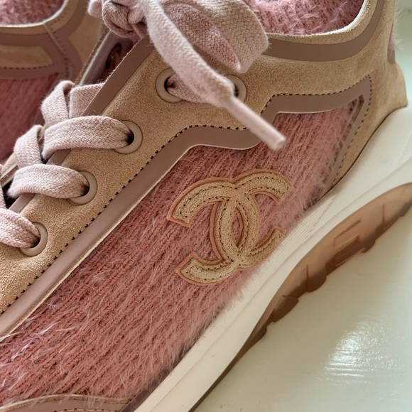 Chanel interlocking CC logo sneakers 💗 - Picture 5 of 11
